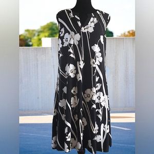 🌸 Chico’s Flirty Floral Knee-Length Swing Dress XL/ Size 3 🌸